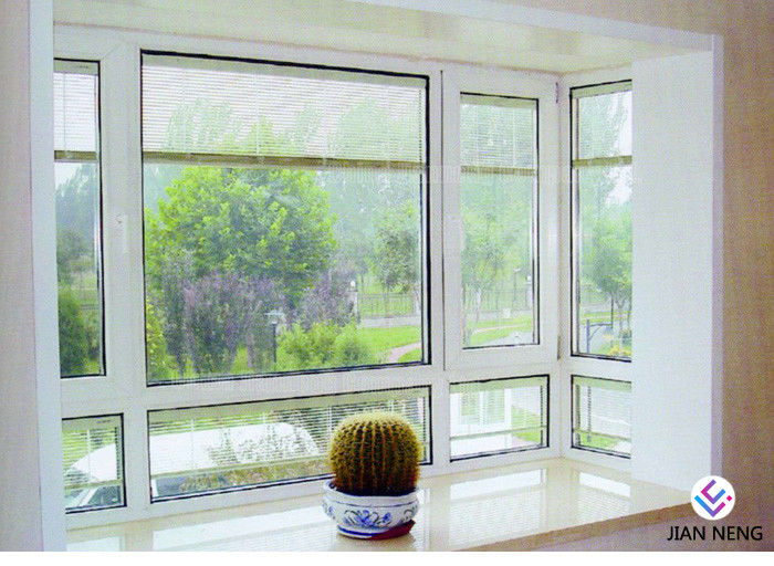 A isolação térmica 6063-T5 Windows de alumínio e as portas com segurança de aço inoxidável engrenam